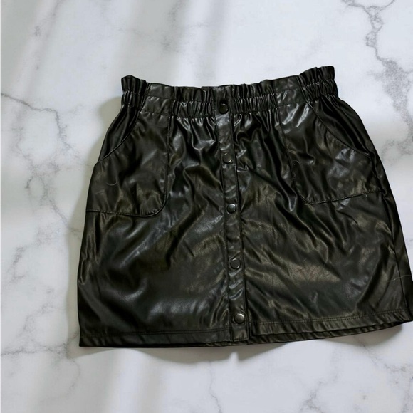 Jolie & Joy Women's Black Faux Leather Mini Skirt Size Large - Picture 1 of 5